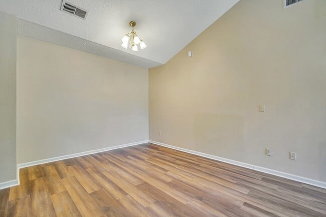 Photo - 1501 Woodcrest Cir