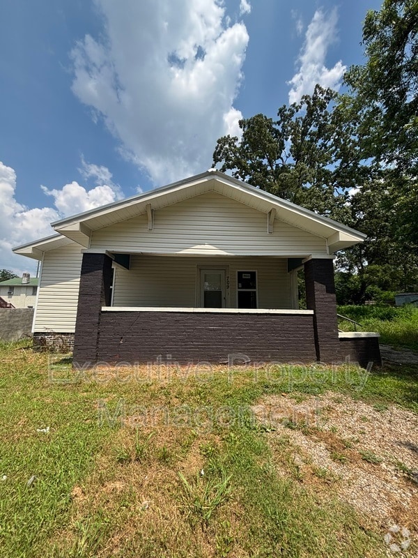 Building Photo - 709 30th St SW Rental