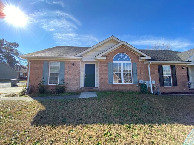 Building Photo - 2 Bedroom Townhome on a corner lot in Harvestwood!