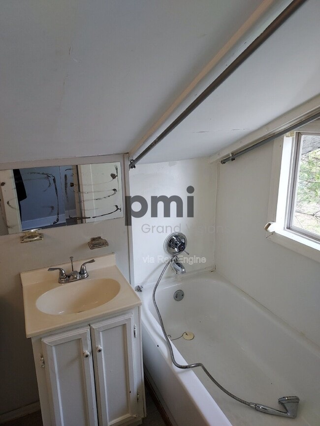 Photo - 1920 E Wood St