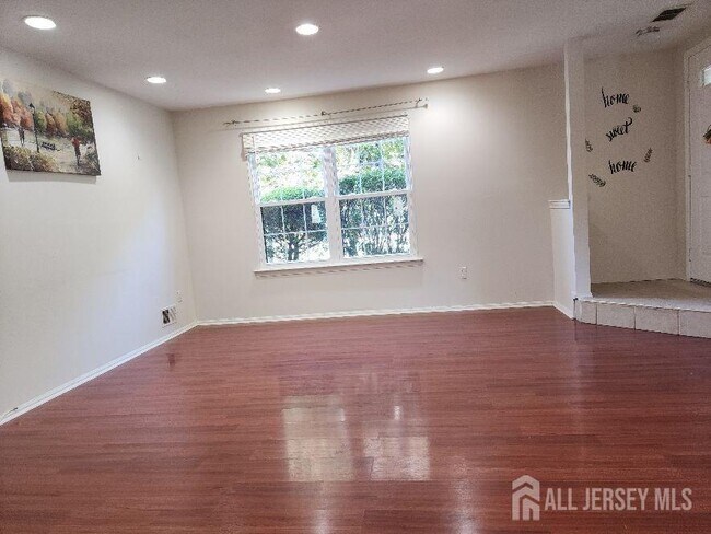 Photo - 4 Covington Ct