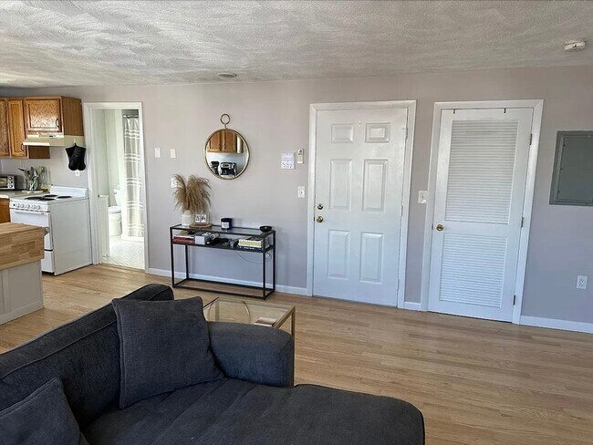 Photo - 314 E 8th St