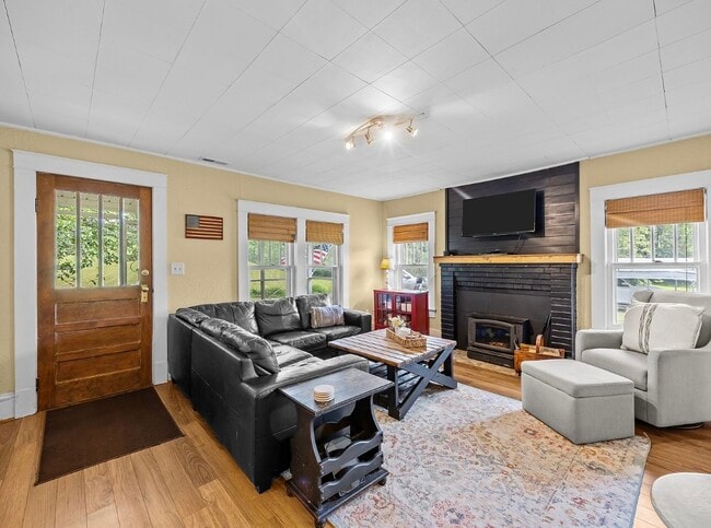 Photo - 1305 Halltown Rd