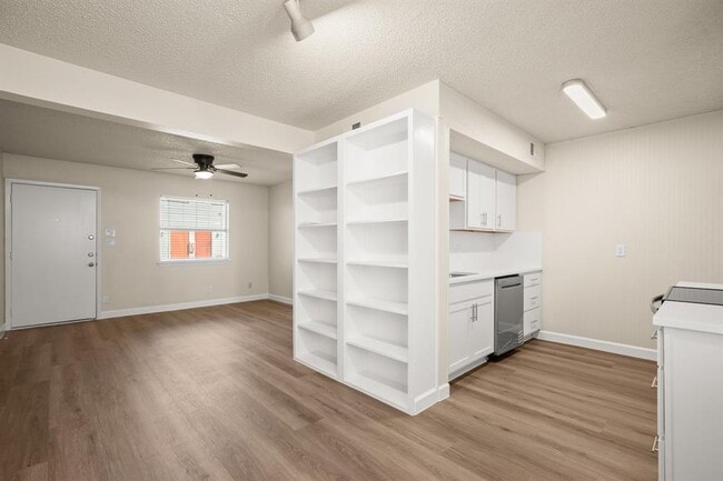 Photo - 2408 Longview St Unit 112