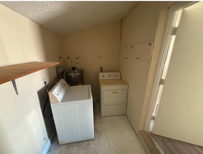 Photo - 15696 Bolesta Rd Unidad Apt B