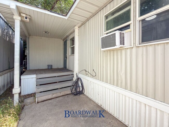 Photo - 155 W State St