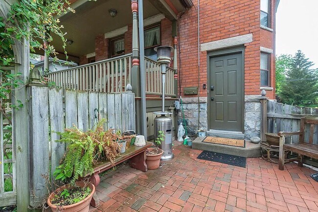 Private Entrance w/Ring Doorbell - 218 Woodward Ave Unit Rear