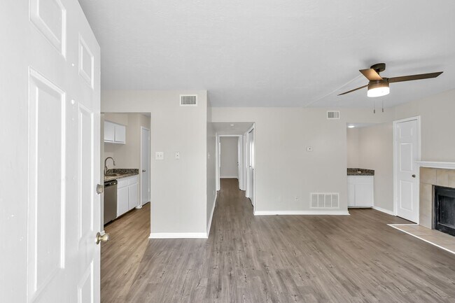 Photo - Woodcreek Apartments