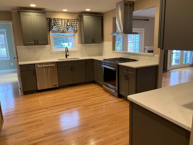 Photo - 11 Taconic Dr