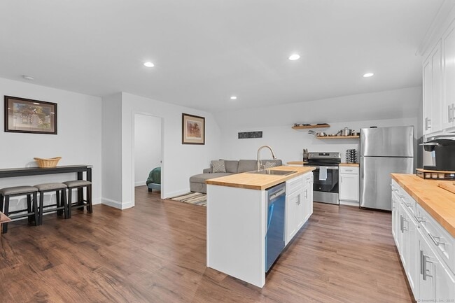 Photo - 17 Curtis Dr