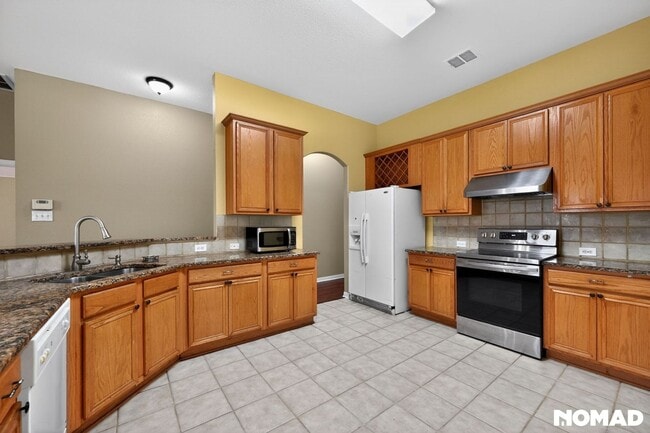 Photo - 409 Lois Ln