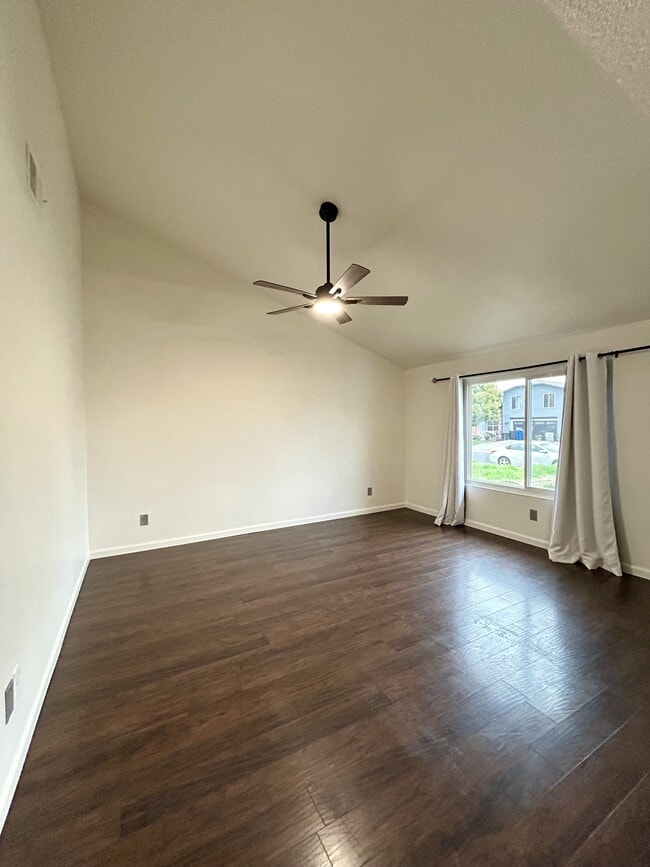 Photo - 461 Pamela Dr