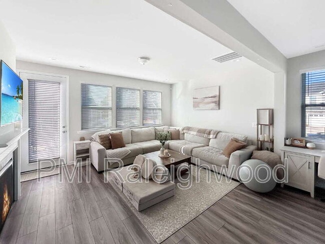 Photo - 779 Creekway Dr