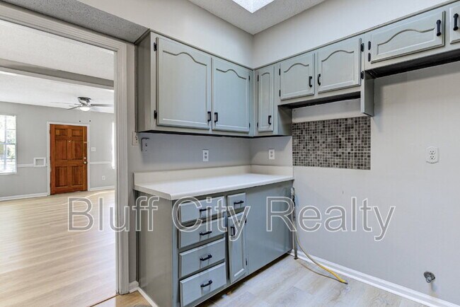 Photo - 819 Watson St