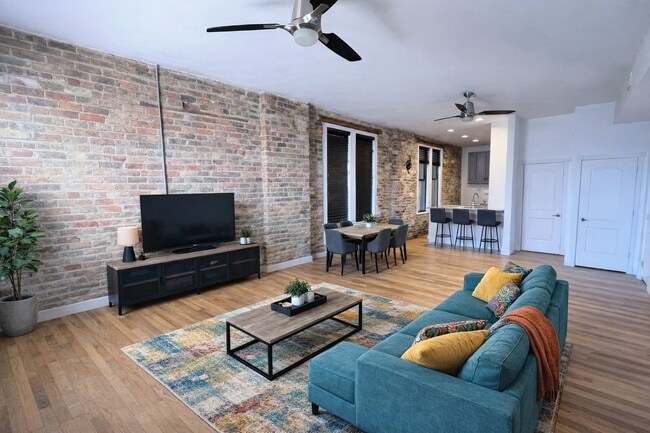 Photo - 2129 N Southport Ave Unit 2C