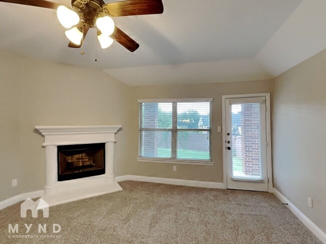 Photo - 405 Bentley Dr