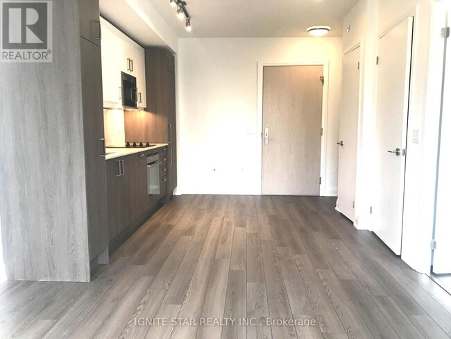 Photo - 77 Mutual St Unit 1006