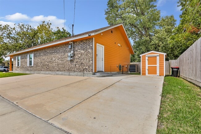 Photo - 520 E Defee Ave