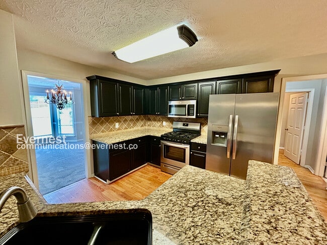 Photo - 715 Welford Rd NW