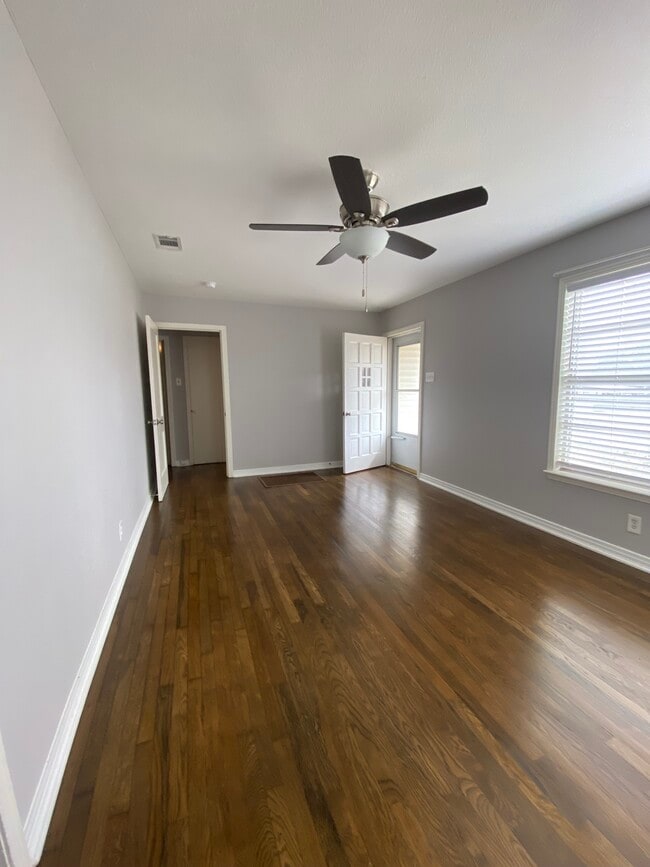 Photo - 3803 Poinsettia Dr