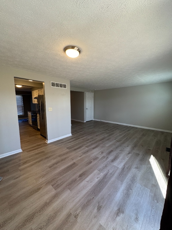 Photo - 784 Woodlyn Dr S