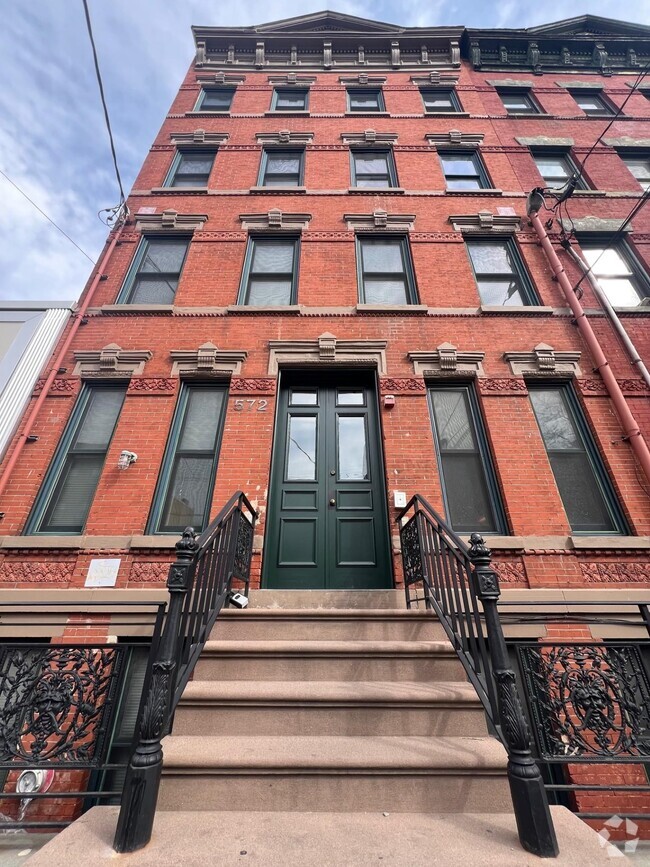 Building Photo - 572 Jersey Ave Unit #3L Rental