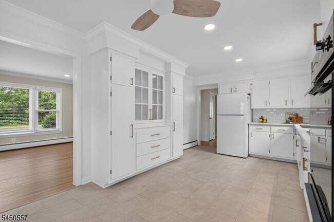 663 Mountain Ave