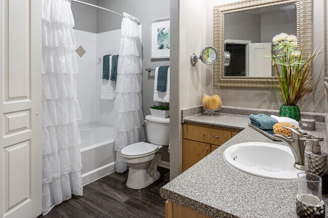 2BR, 2BA - 1,302 SF