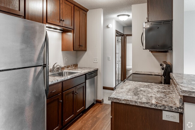 1BR, 1BA - 625SF - Kitchen - Morse Manor