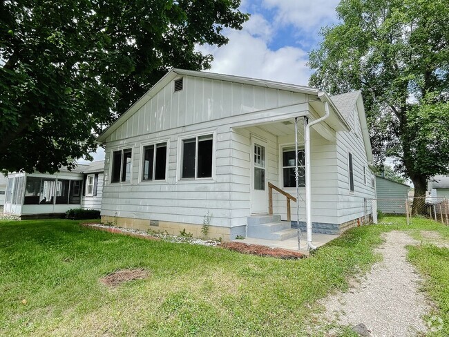 Building Photo - Garage and Fence Rental