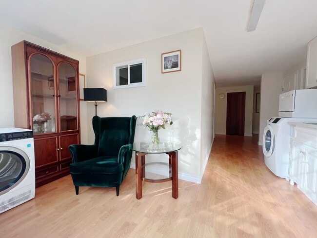 2530 21st Av W
