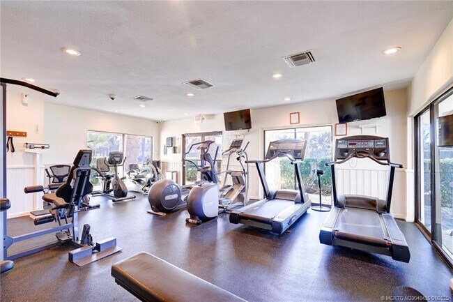 Photo - 9940 S Ocean Dr Unidad 305