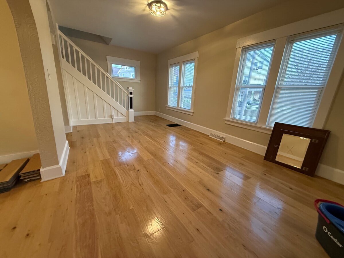 Photo - 1124 Plain Ave NE