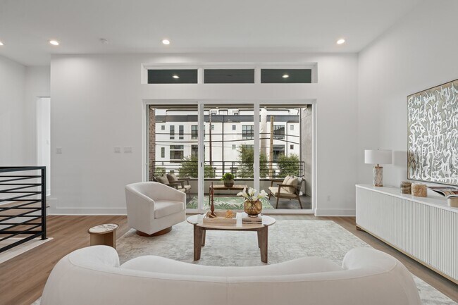 Photo - 1117 Ennis St