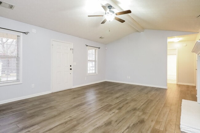 Photo - 335 Cattlemans Cir