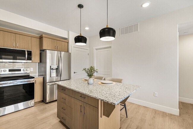 Lincoln Crossing Apartments