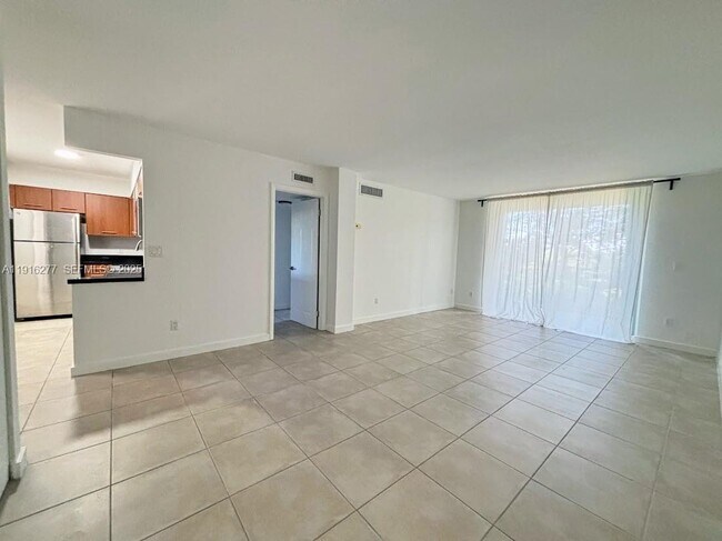 Photo - 680 NE 64th St Unidad A516