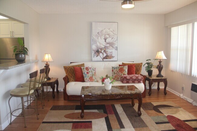 Photo - 454 Fanshaw K