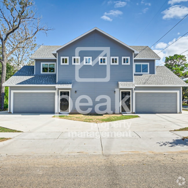 Building Photo - Just in time for SUMMER! Beautiful home re...