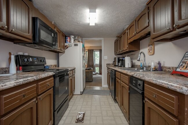 Photo - 187 Woodstone Dr