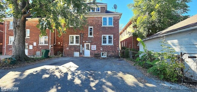 Photo - 914 Beaconsfield Ave