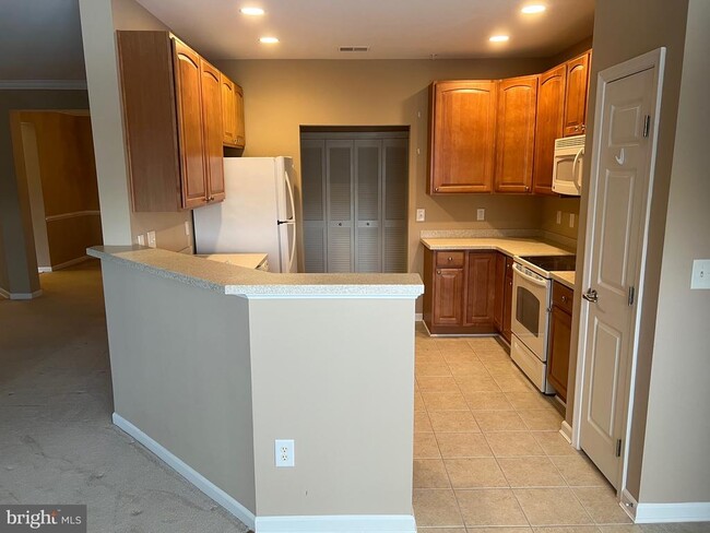 Building Photo - 812 Long Dr Unit 812-F