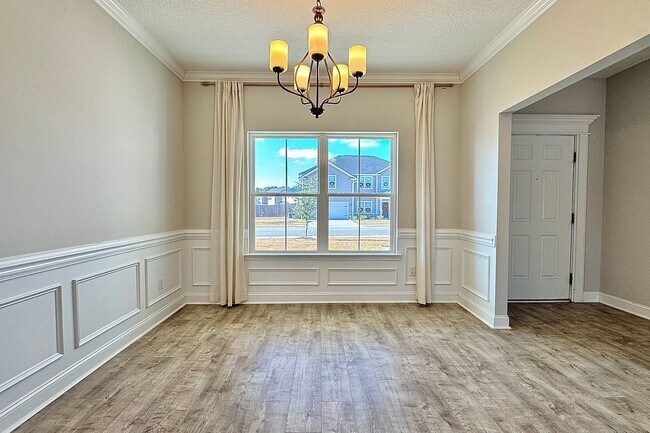 Photo - AVAILABLE EARLY DECEMBER (Small Pets Only)