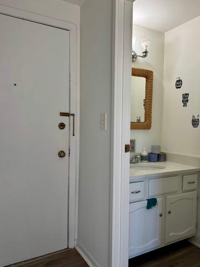 Photo - 13 Parkside Ct Unit 4