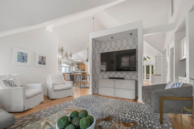 Photo - 43 Agamenticus Ave Unidad ID1262031P