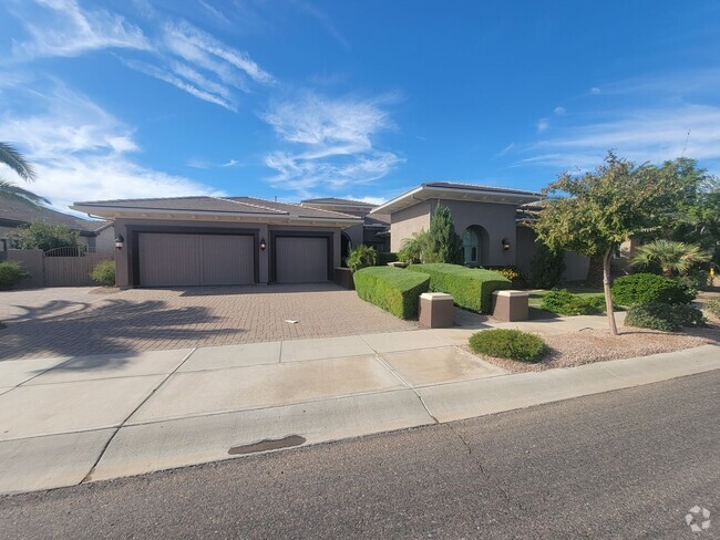 Building Photo - Captivating 5bd 4.5 bth in chandler