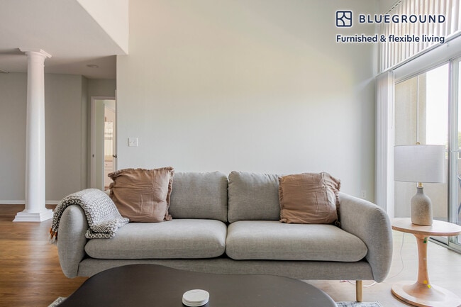 Photo - 2225 S Beverly Glen Blvd Unidad FL3-ID1384