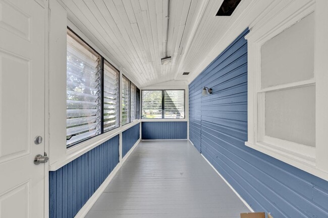 Photo - Beautifully renovated 3-bedroom, 2-bathroom upstairs apartment in the heart of historic Eustis!