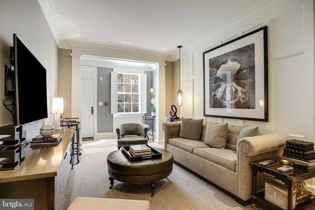 Photo - 1040 31st St NW