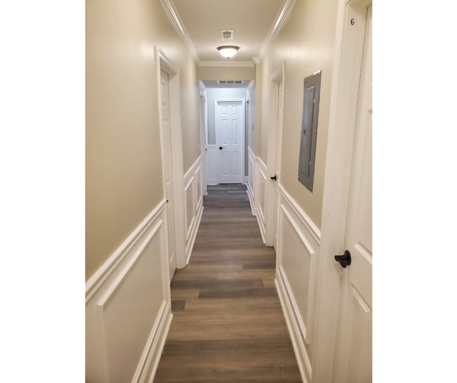 Photo - 17 W Talbott St